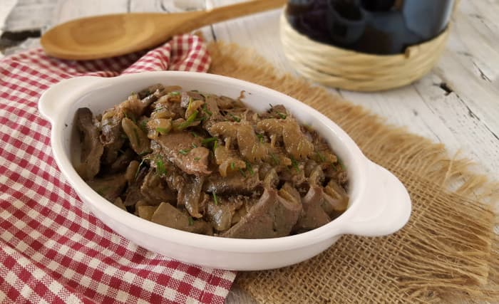 Fegato cucinato con cipolle